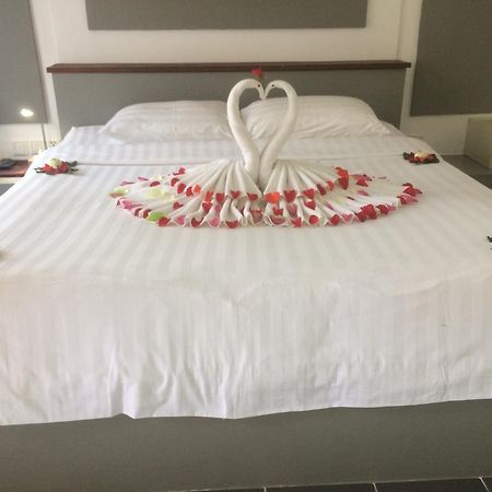 Ropanha Boutique Hotel Sihanoukville Exteriör bild