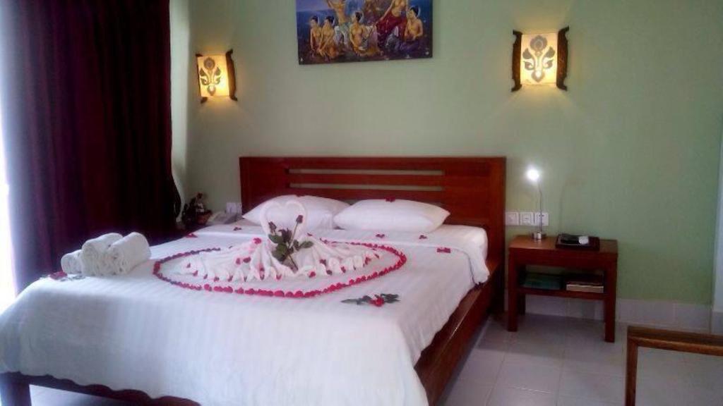 Ropanha Boutique Hotel Sihanoukville Exteriör bild