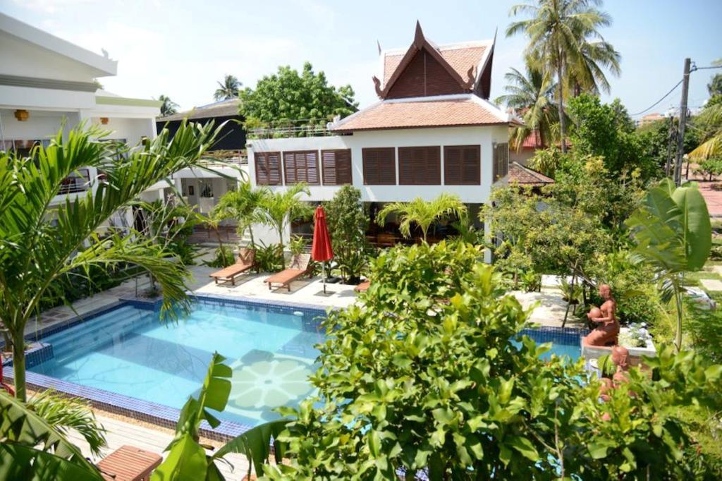 Ropanha Boutique Hotel Sihanoukville Exteriör bild