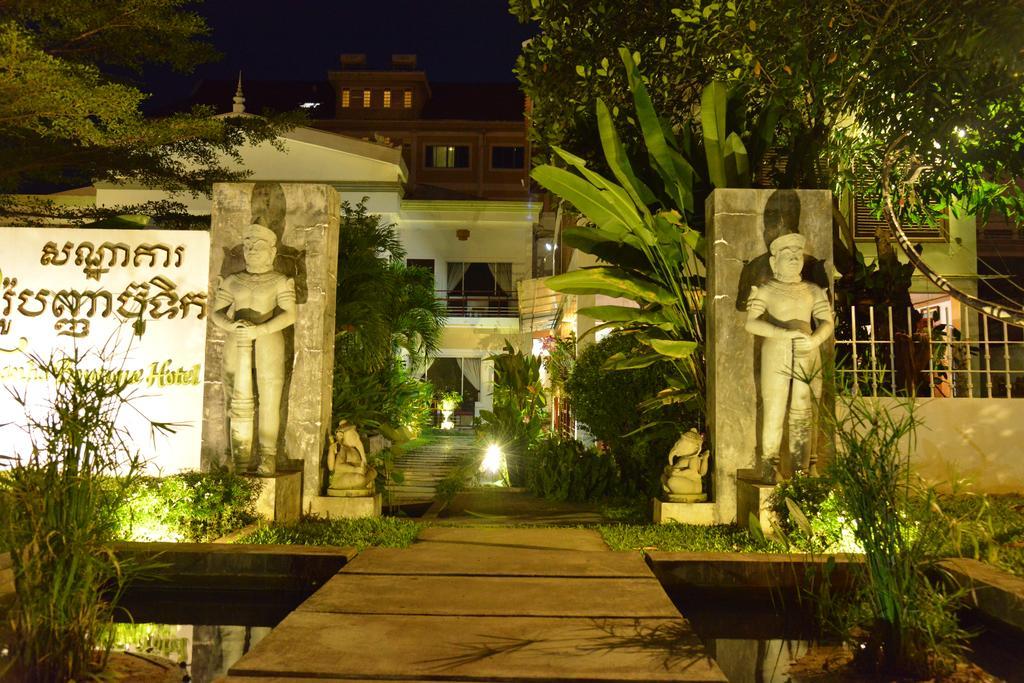 Ropanha Boutique Hotel Sihanoukville Exteriör bild