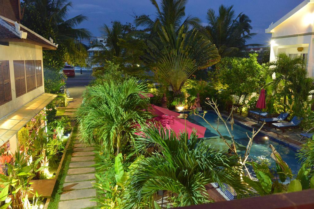 Ropanha Boutique Hotel Sihanoukville Exteriör bild