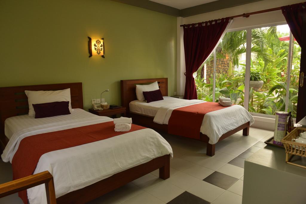 Ropanha Boutique Hotel Sihanoukville Exteriör bild