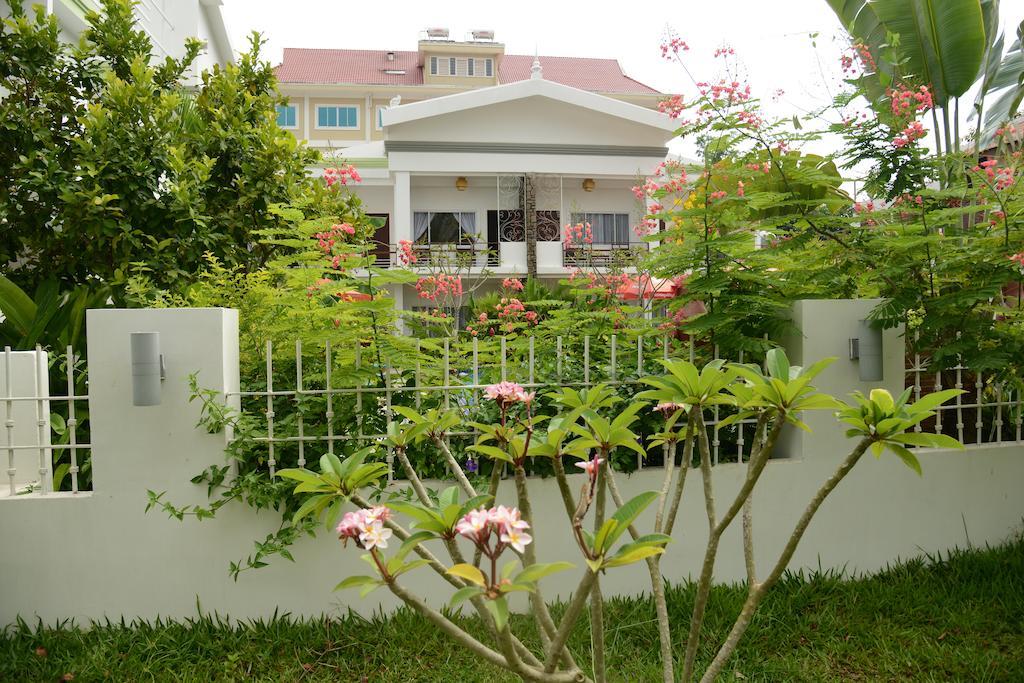 Ropanha Boutique Hotel Sihanoukville Exteriör bild
