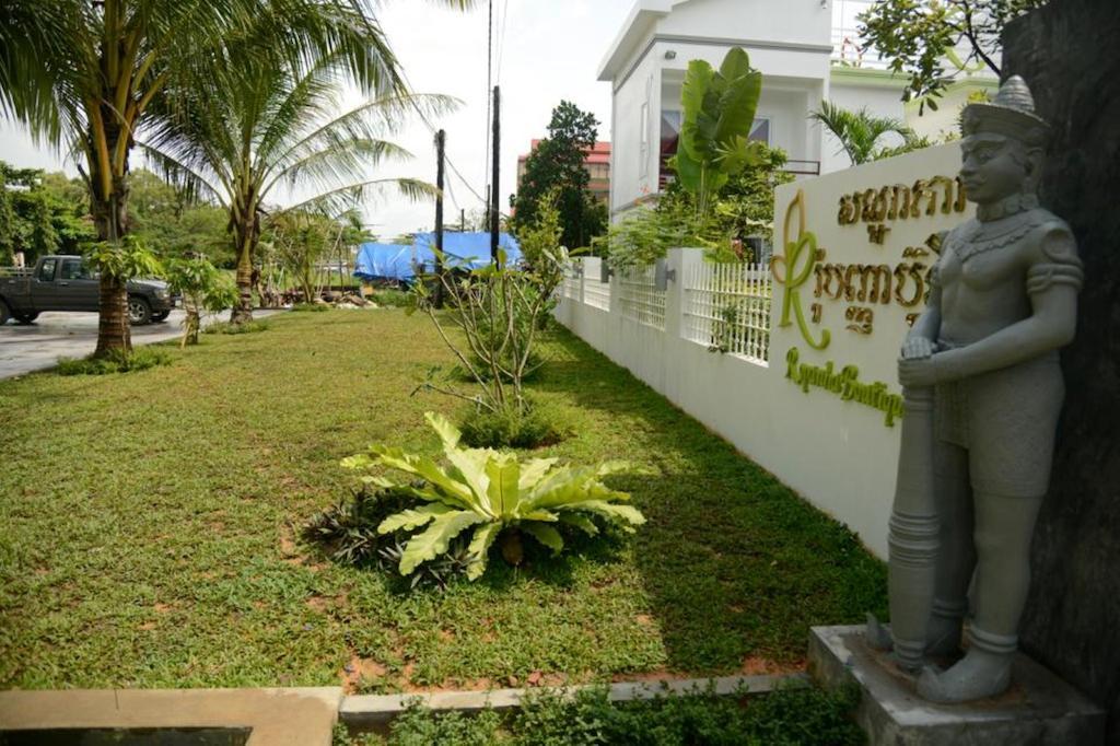 Ropanha Boutique Hotel Sihanoukville Exteriör bild